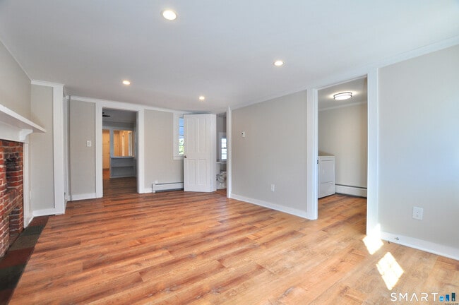 Building Photo - 59 Bridge St