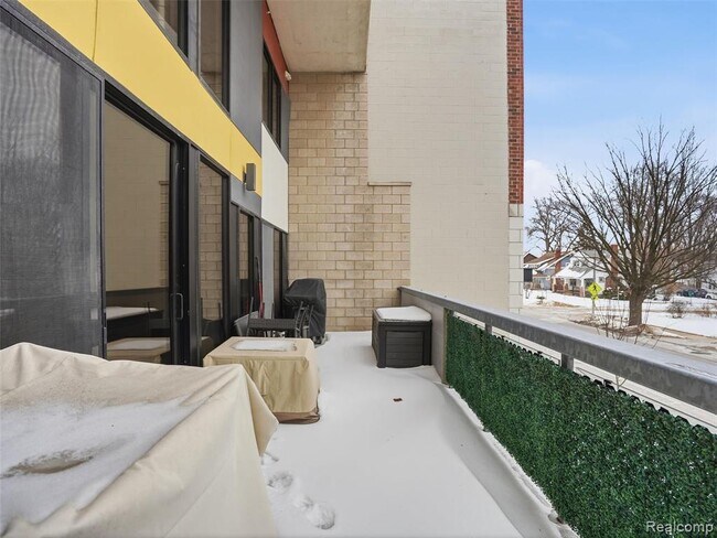 Building Photo - 610 S Troy St