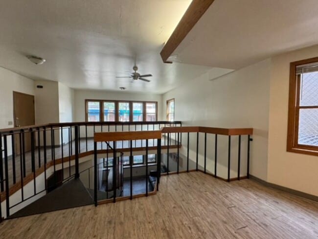 Building Photo - 408