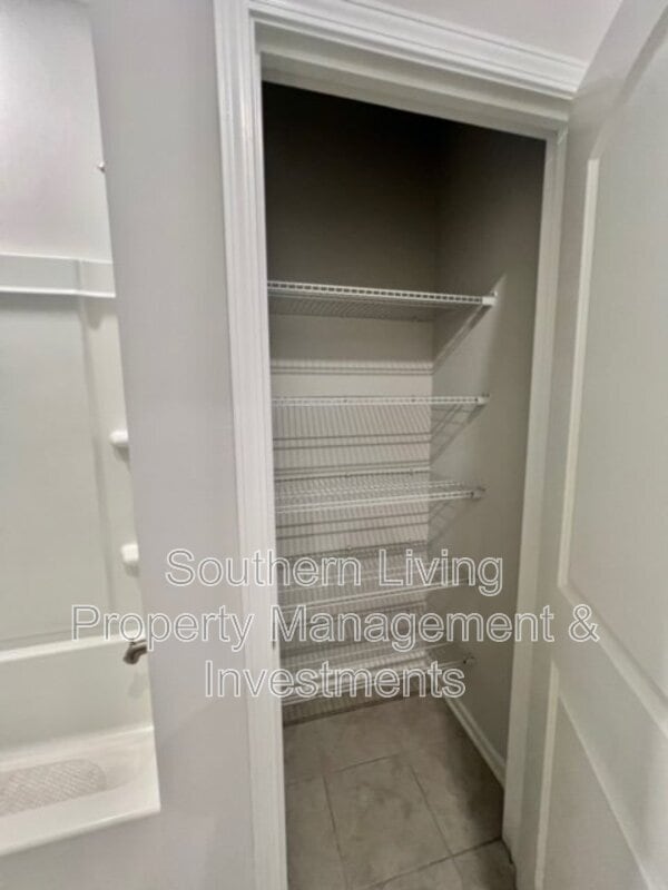 Building Photo - 6985 Waterstone Dr