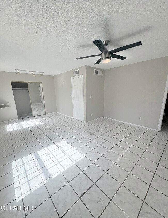 Building Photo - 3444 Tascosa St