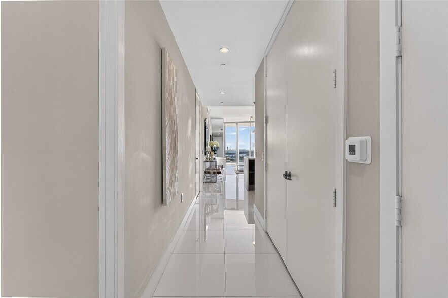 Building Photo - 1100 Biscayne Blvd