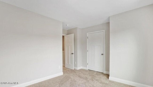 Building Photo - 177 Loren Rd