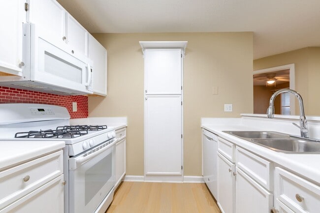 Building Photo - Marietta 2 bed/2 bath Condo!