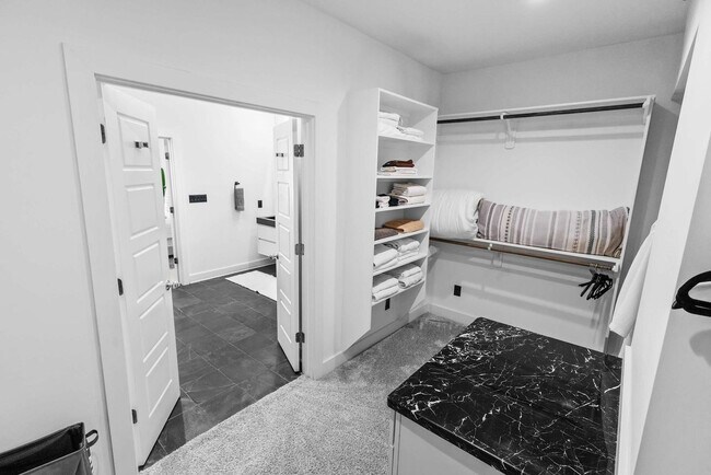 Building Photo - 2025 Colquitt St