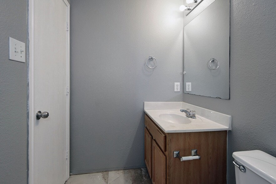 Building Photo - 3515 Alamo Greens