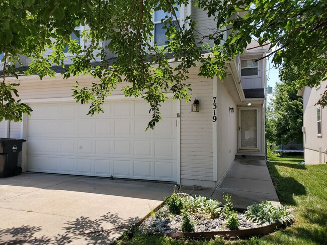 Building Photo - Beautiful 3BR, 3.5BTH home near Lake Sherwood. Washburn Rural Schools.