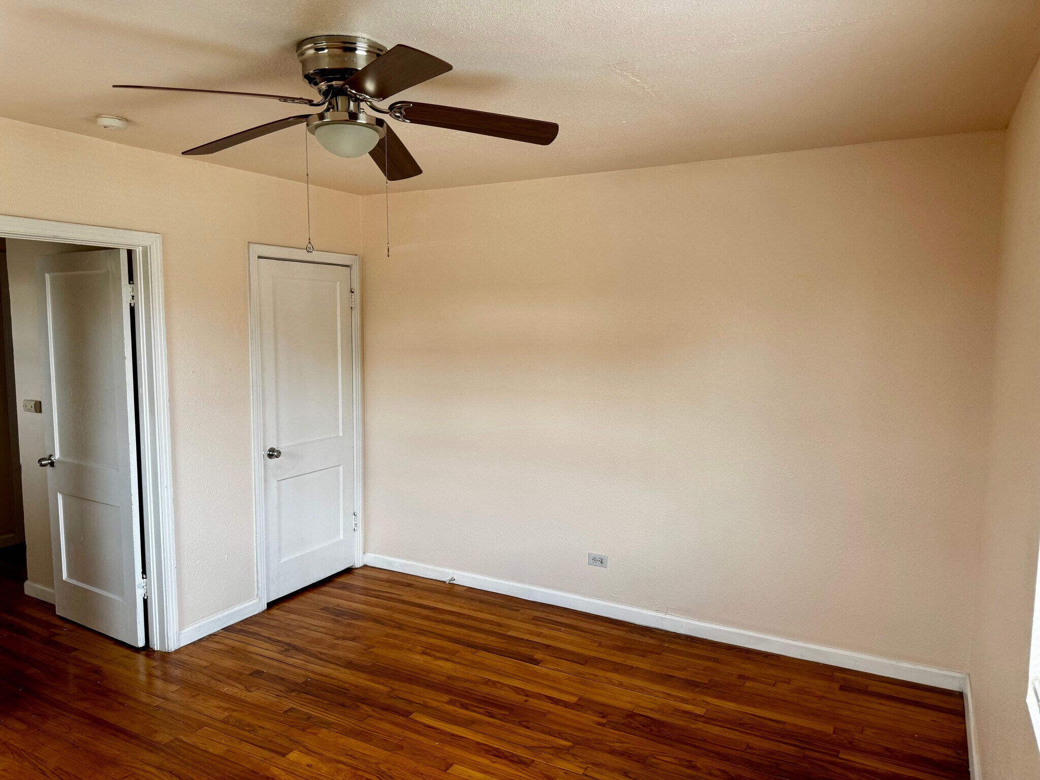 Bedroom with beautiful hardwood floors and great natural light - 946 W Magnolia Ave