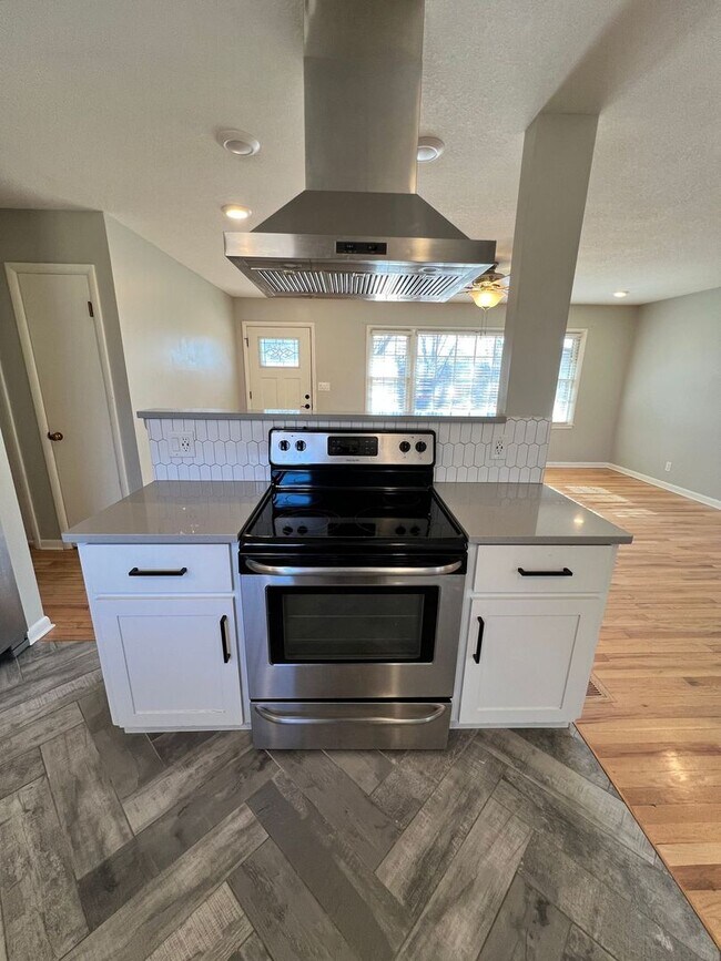 Building Photo - 3-Bed, 2-Bath Home with Garage & Spacious Backyard!