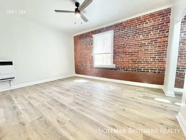 Building Photo - 518 N Harvard Blvd