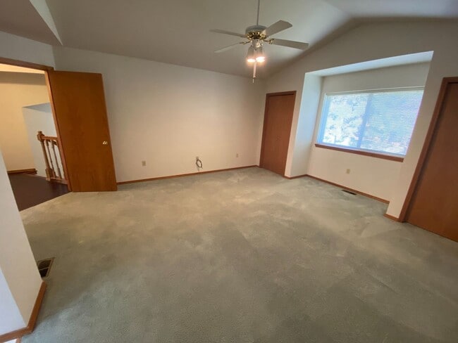 Building Photo - 124 Piper Ct