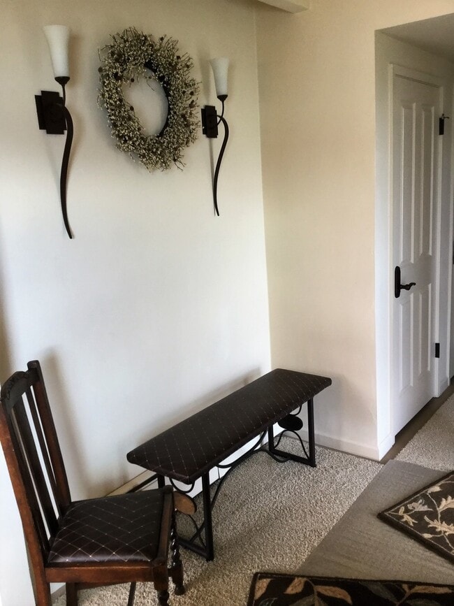 Building Photo - Summer Seasonal Rental- Anchorage East 11