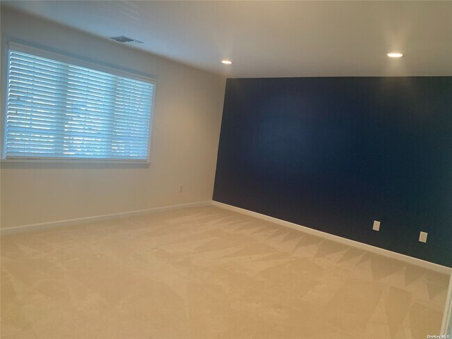 Building Photo - 2 Linden St