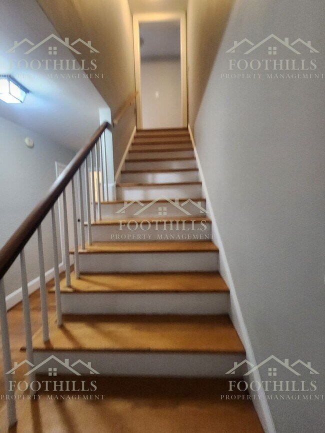 Building Photo - Beautiful 2-Story Brick Home Near Anderson...