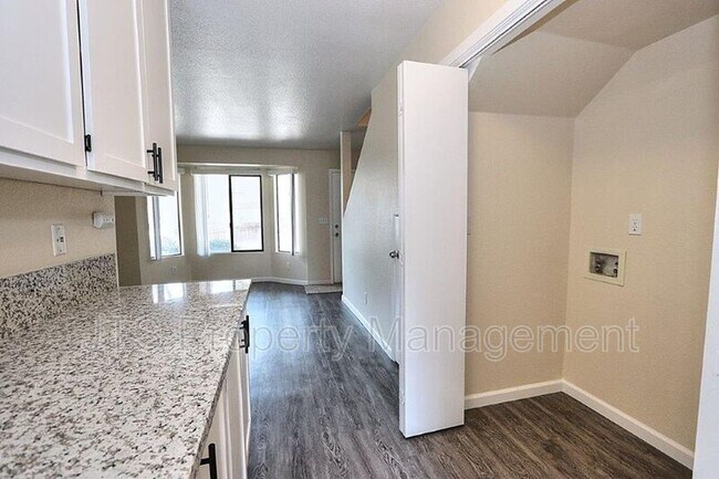 Building Photo - 5828 Alorn Ln