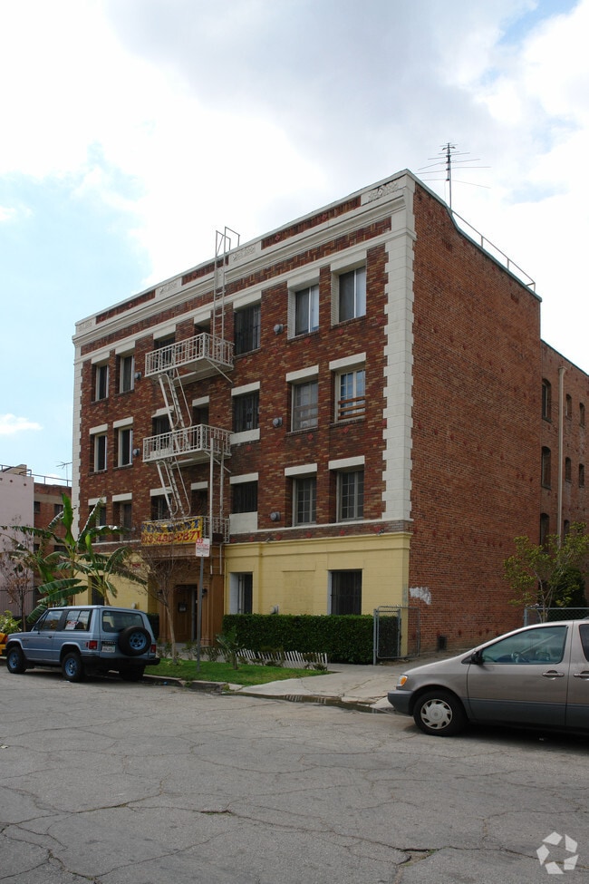 Building Photo - Natural Light Studio in Koreatown - Utilities Included!