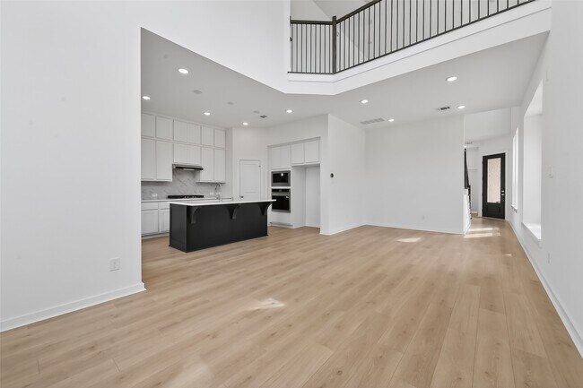 Building Photo - 16739 Lake Austin St