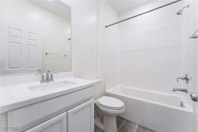 Building Photo - 5730 Sky Pointe Dr