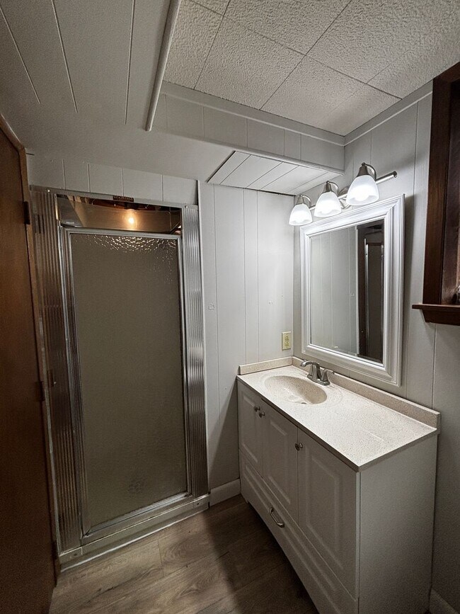 Building Photo - 3 Bedroom 2 Bath Duplex