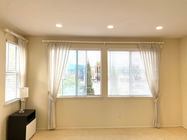 Building Photo - 3755 Torrey Vw Ct