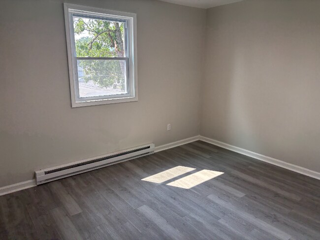 Building Photo - 2-4-4 N Liberty Ave