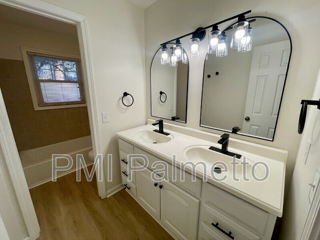 Building Photo - 2816 Wales Rd