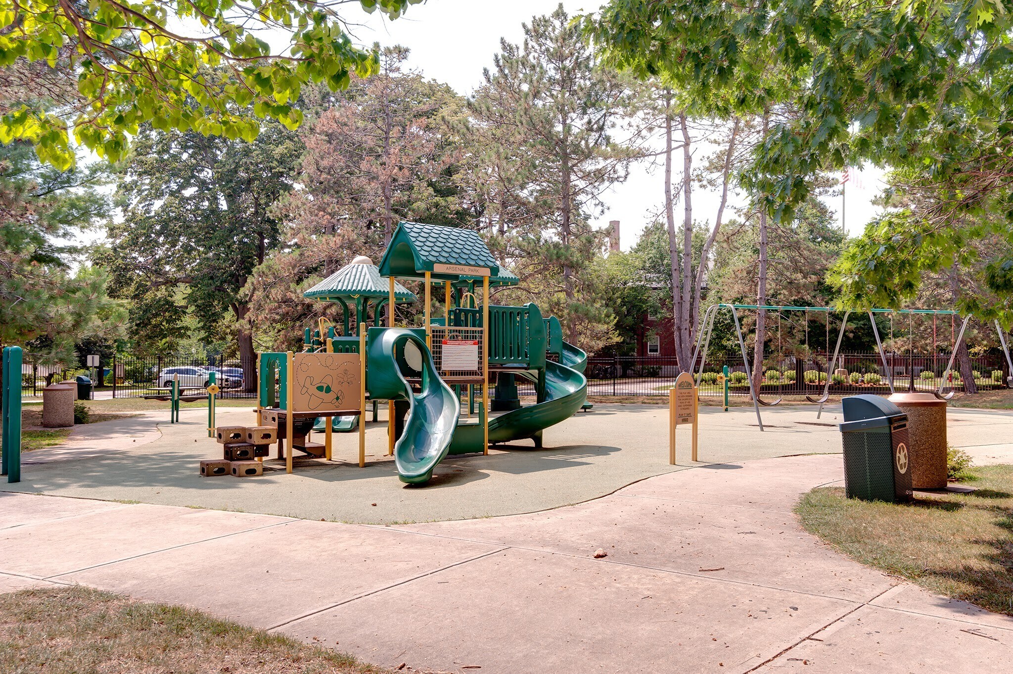 Building Photo - 475 Arsenal St