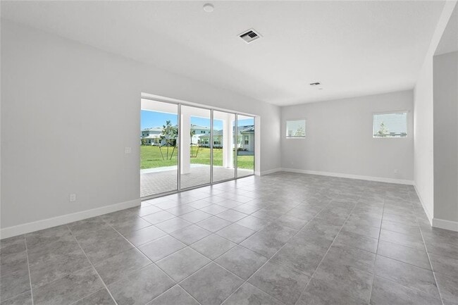 Building Photo - 5418 Empire Dr