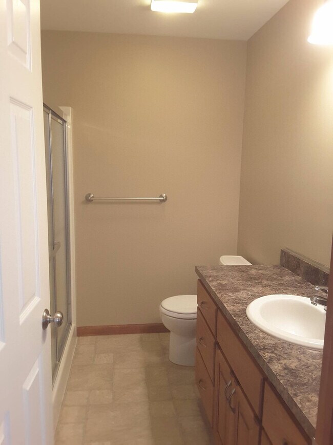 Building Photo - Beautiful 3 Bedroom 2 Bath Home in Elkhart!