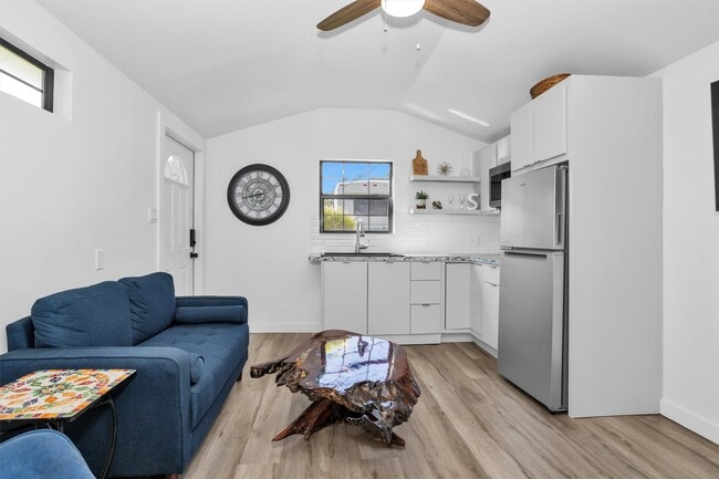 Building Photo - 1102 Mosher Ln