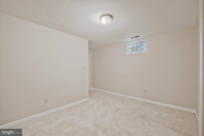 Building Photo - 7177 Lake Cove Dr