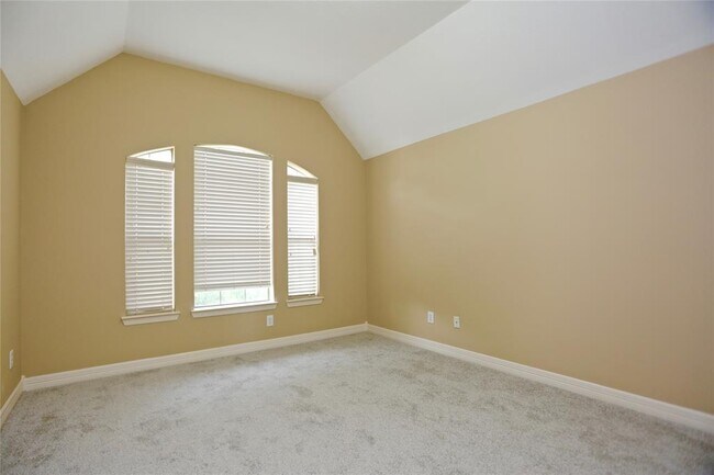 Building Photo - 14010 Norhill Pointe Dr