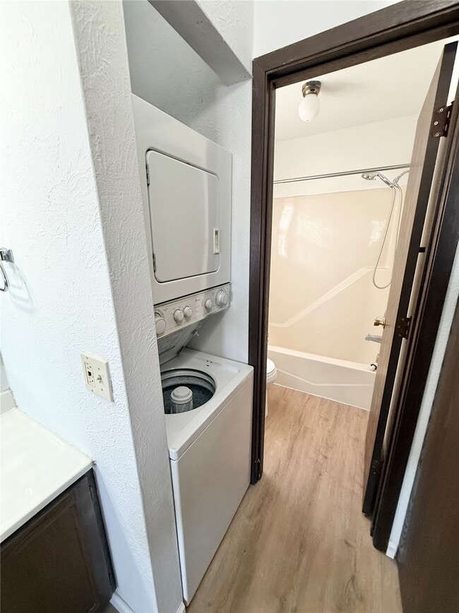 Building Photo - 83 Peachtree Ln