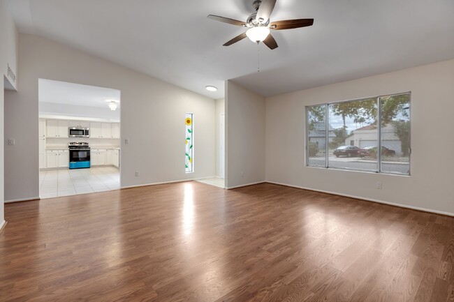 Building Photo - Lovely  South Scottsdale Charmer!