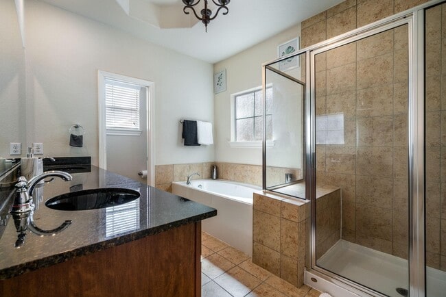 Building Photo - 3210 Clearview Cir