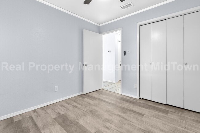 Building Photo - 2207 Roman Ct