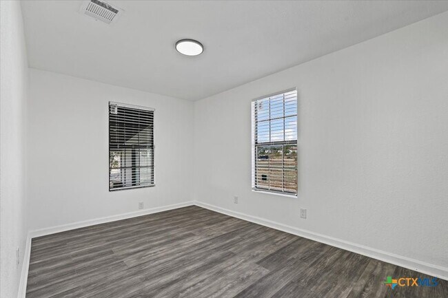 Building Photo - 180 Dunlap Cir