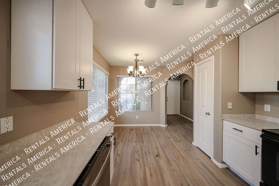 Building Photo - 3719 E Inverness Ave