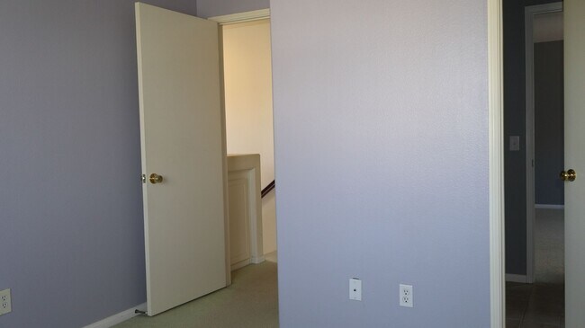 Building Photo - 3 bedrooms 2.5 baths  house in Eastlake- Chula Vista