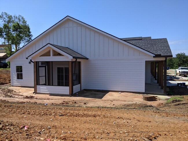 Building Photo - 221 Mose Coleman Dr