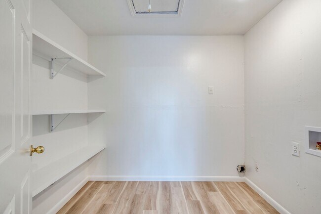 Building Photo - 1306 Glenda Dr
