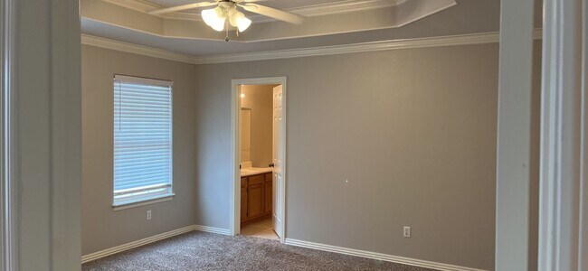 Building Photo - Cozy home in a convenient location.