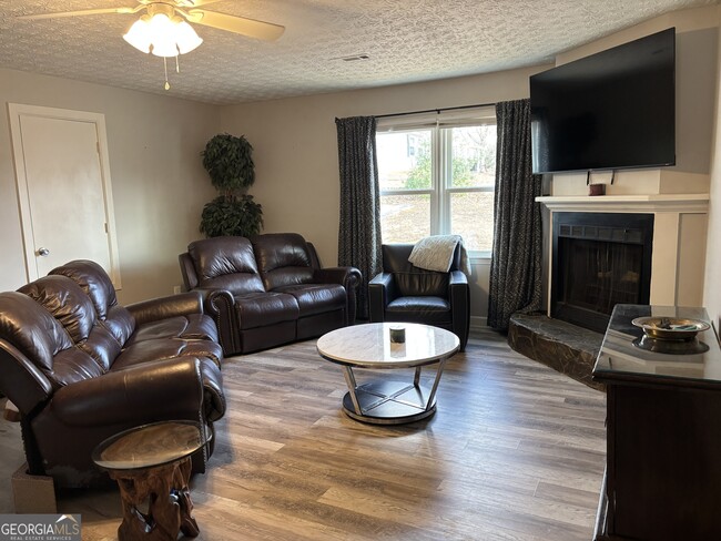 Building Photo - 6 Oak Mt Dr