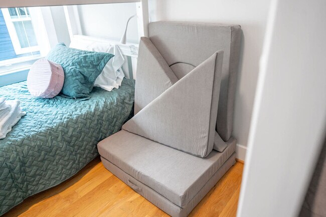 Building Photo - 2019 James St