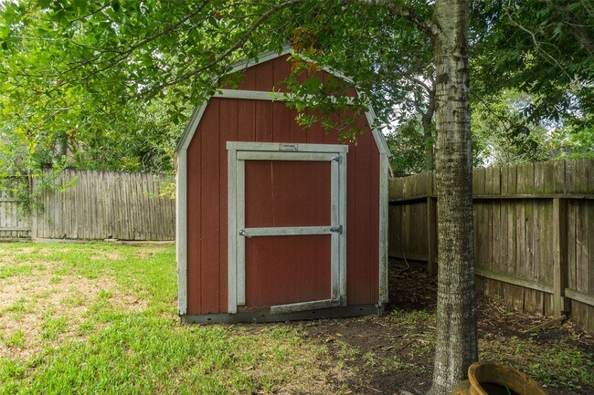 Building Photo - 2119 Williamsburg Ct S