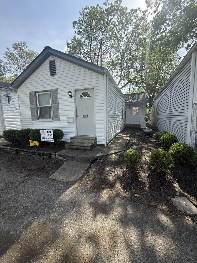 Building Photo - 2 bedroom, 1 bathroom House deep in the heart of the Highlands.