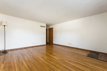Building Photo - 5046 Heathmoor Dr