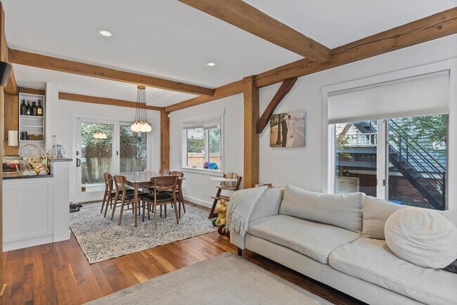 Building Photo - 7 Murdock St