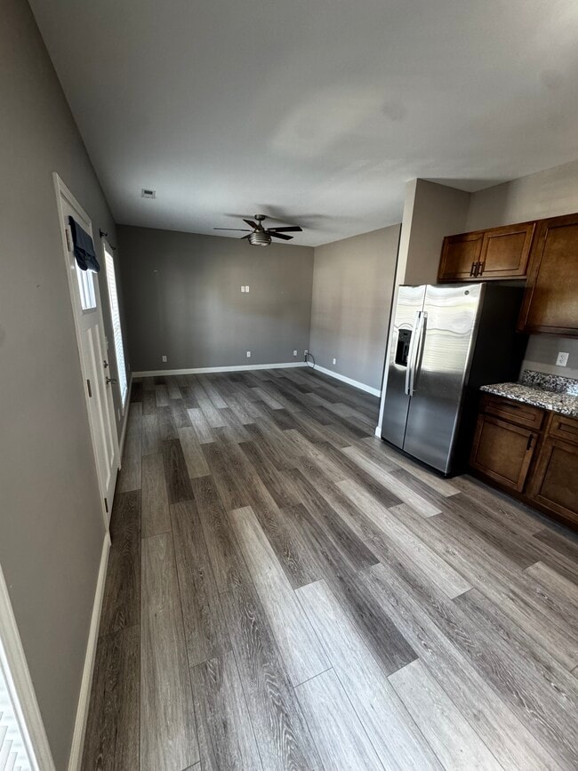 Building Photo - Muddy Springs 10 Plex