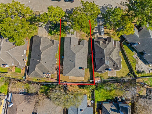 Building Photo - 15974 Oak Mountain Dr